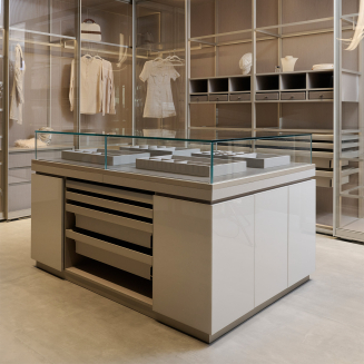 Walk-In Wardrobe vs. Built-In Wardrobe: Which Is the Right Choice for Your UAE Bedroom?